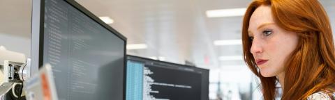 woman-coding-on-computer-3861958